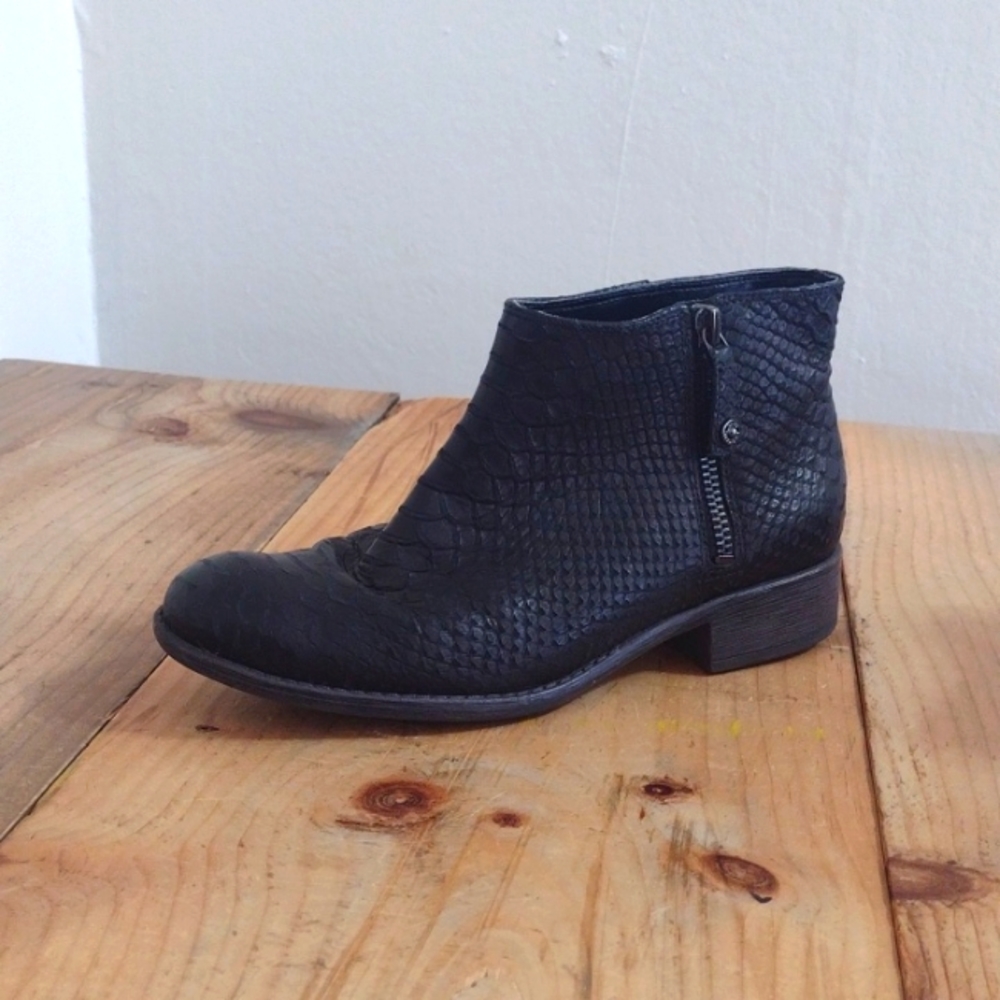Enzo Angiolini Black Eanevadia Leather Ankle Boots Size 5.5